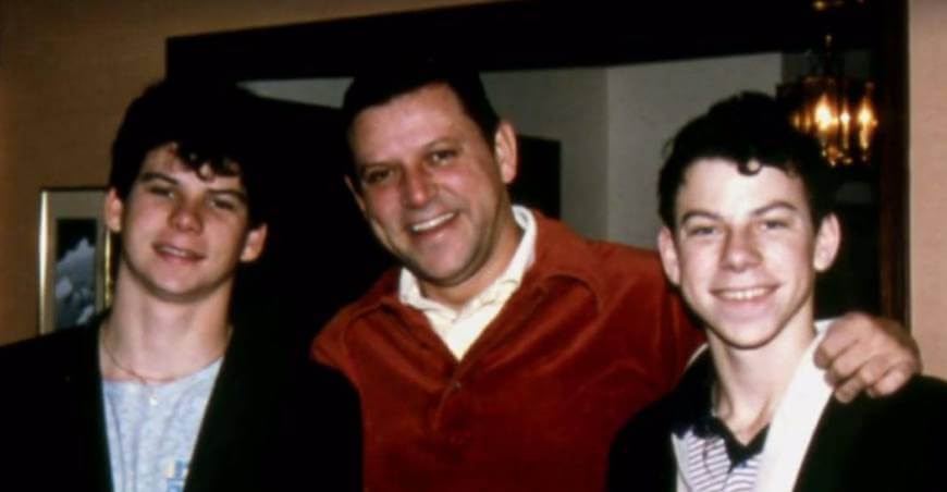 https://www.websleuths.com/forums/cache.php?img=http%3A%2F%2Fi327.photobucket.com%2Falbums%2Fk467%2FMuirmaiden%2Ftrue%2520crime%2Fmenendez-brothers-claimed-they-were-molested-by-their-dad-photo-u1_zpsvvncale5.jpg